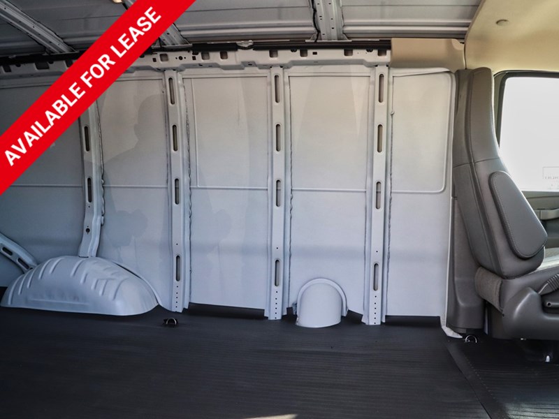 2025 Chevrolet Express 2500 RWD 2500 135