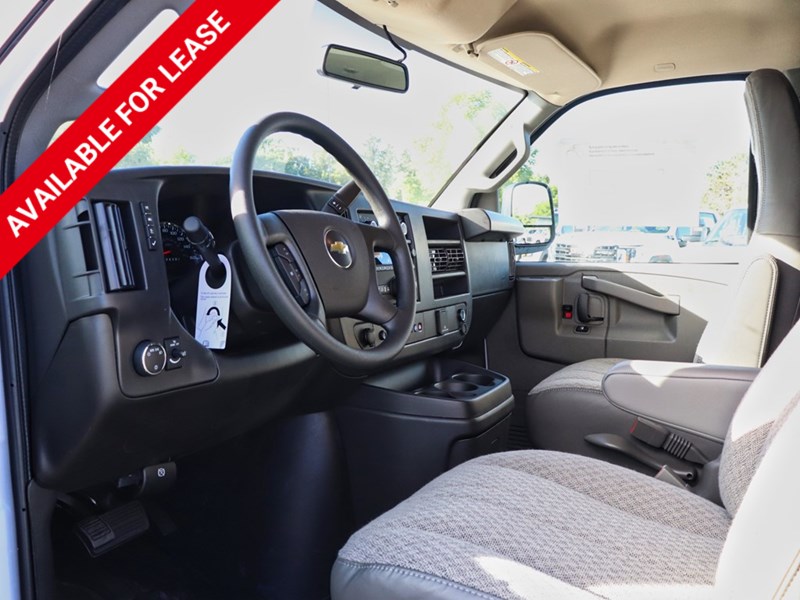 2025 Chevrolet Express 2500 RWD 2500 135