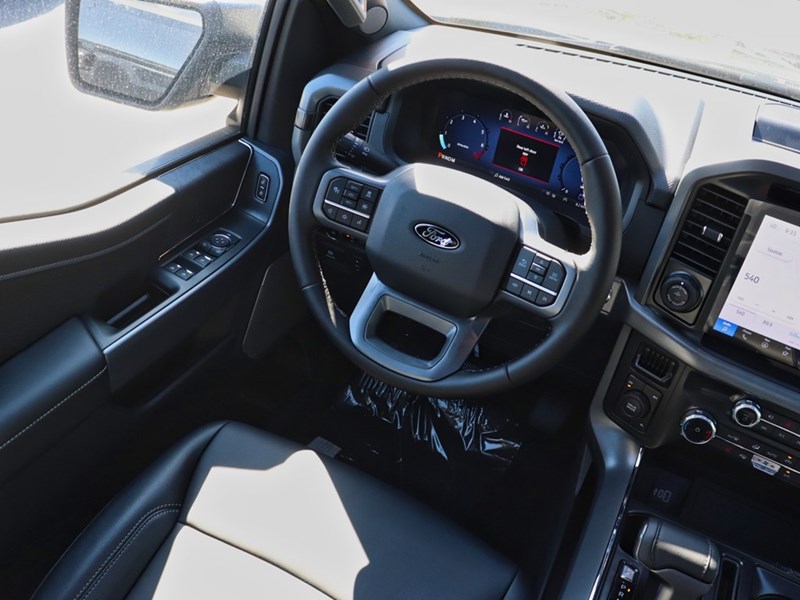 2025 Ford F-150 XLT | 4X4 | 2.7L | 303A | Blk Pk Pls | Roof | 20S