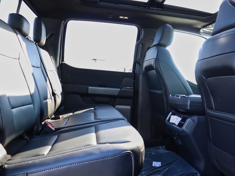 2025 Ford F-150 XLT | 4X4 | 2.7L | 303A | Blk Pk Pls | Roof | 20S