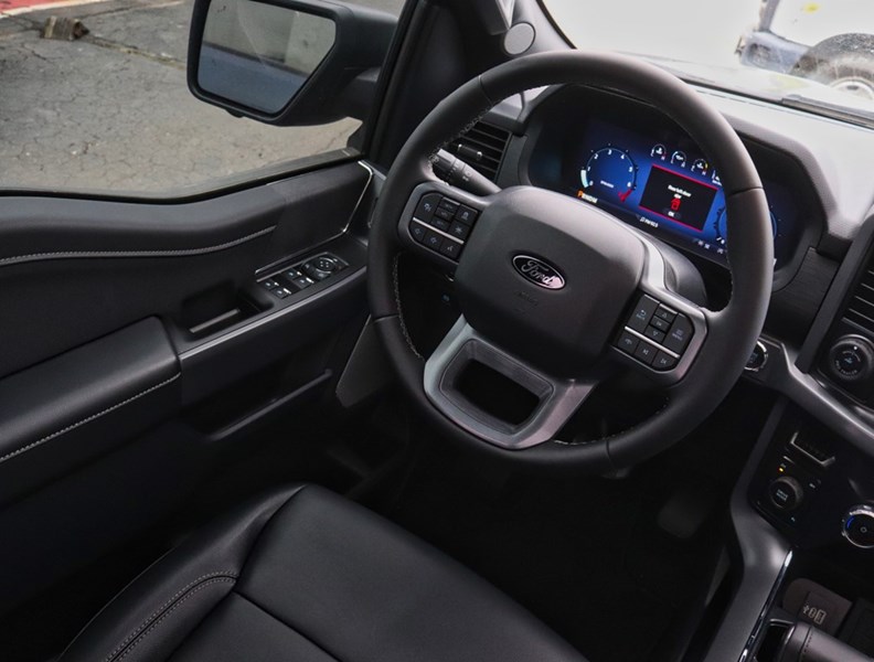 2025 Ford F-150 XLT | 4X4 | 2.7L | 303A |Blk Pk Pls |Roof | Bd Utl