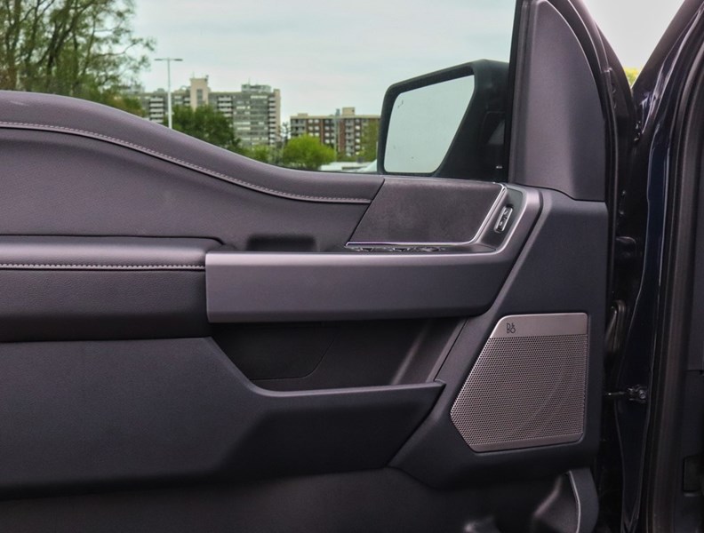 2025 Ford F-150 XLT | 4X4 | 2.7L | 303A |Blk Pk Pls |Roof | Bd Utl