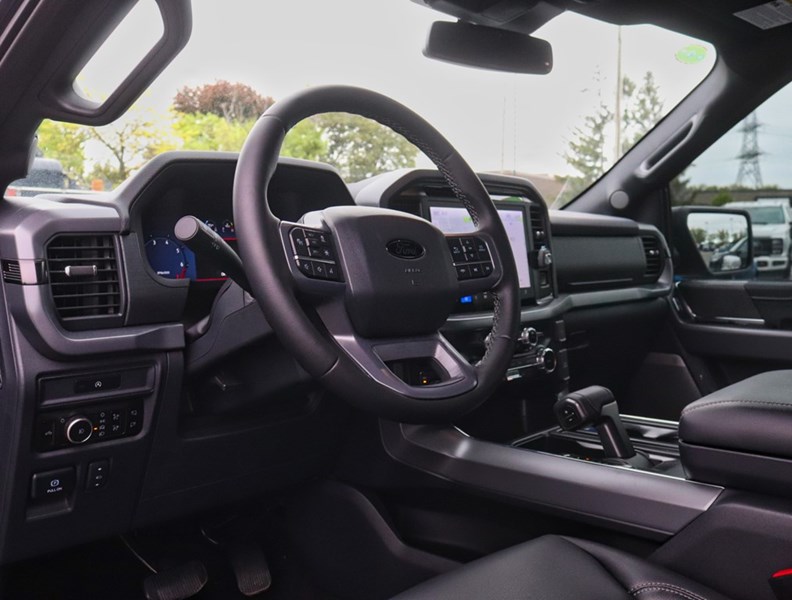2025 Ford F-150 XLT | 4X4 | 2.7L | 303A |Blk Pk Pls |Roof | Bd Utl