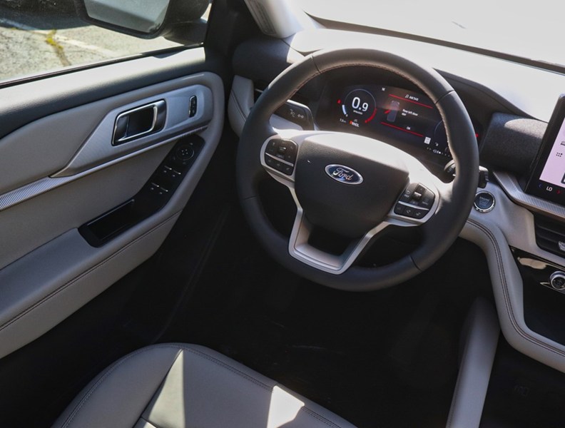2026 Ford Explorer Active | 4WD | Comf Pkg | Roof | Crbn 20S