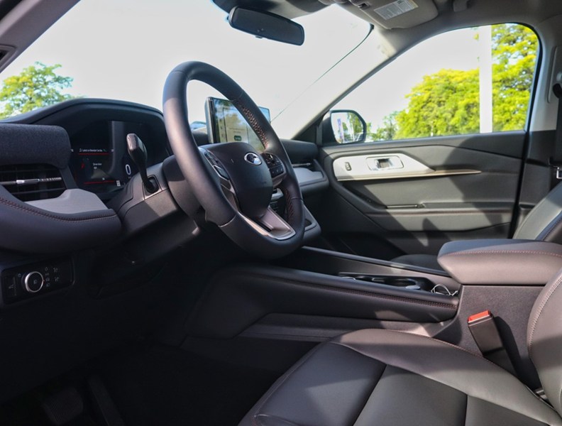 2026 Ford Explorer Active W/200A Pkg 4WD