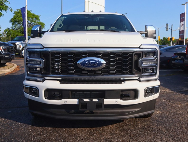 2026 Ford Super Duty F-350 Drw Platinum 4WD Crew Cab 8' Box