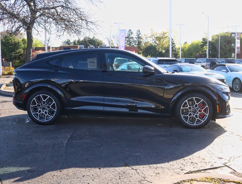 2026 Ford Mustang Mach-E GT | Ext Batt | Roof | Perf & Handl Pkg | Frunk