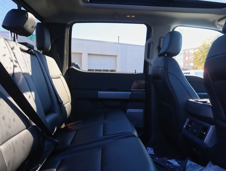 2027 Ford Super Duty F-250 Srw Lariat | 4X4 | 6.7L | Blk Pkg | Roof | Fx4 | Consl
