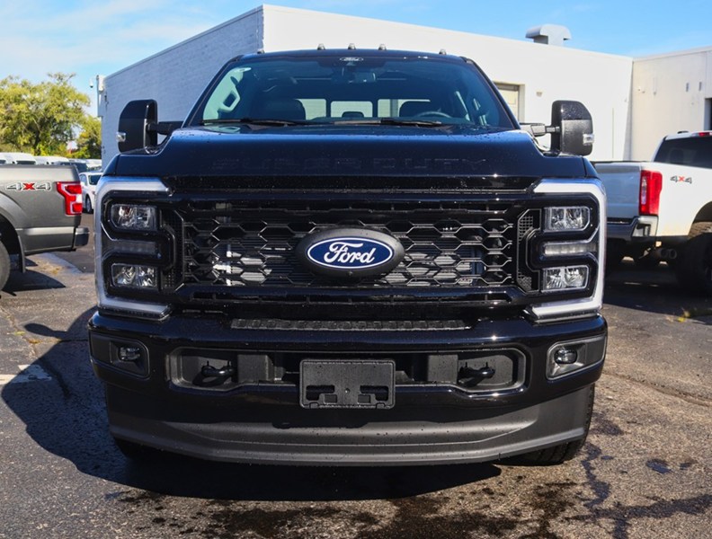 2027 Ford Super Duty F-250 Srw Lariat | 4X4 | 6.7L | Blk Pkg | Roof | Fx4 | Consl