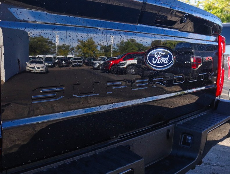 2027 Ford Super Duty F-250 Srw Lariat | 4X4 | 6.7L | Blk Pkg | Roof | Fx4 | Consl