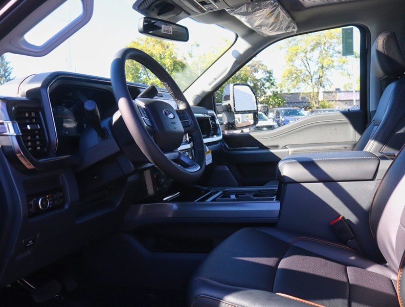 2027 Ford Super Duty F-250 Srw Lariat | 4X4 | 6.7L | Blk Pkg | Roof | Fx4 | Consl