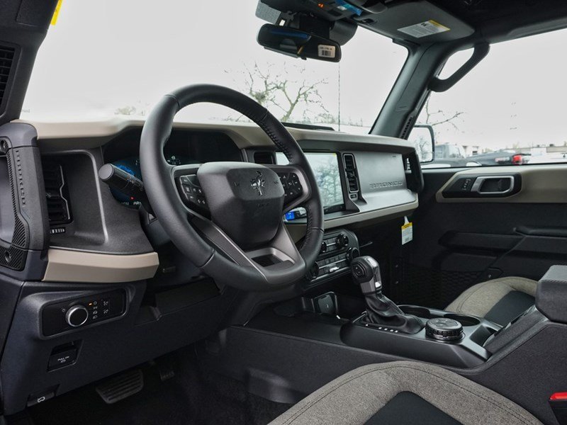 2026 Ford Bronco Big Bend | 4X4 | 2.3L | Hard Top | Side Step