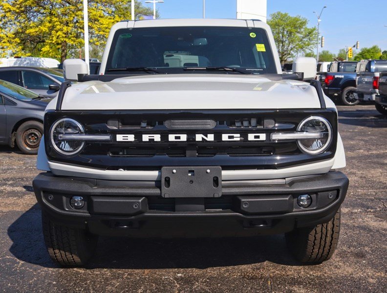 2026 Ford Bronco Outer Banks | 4X4 | 2.3L | Lux Pkg | Hard Top
