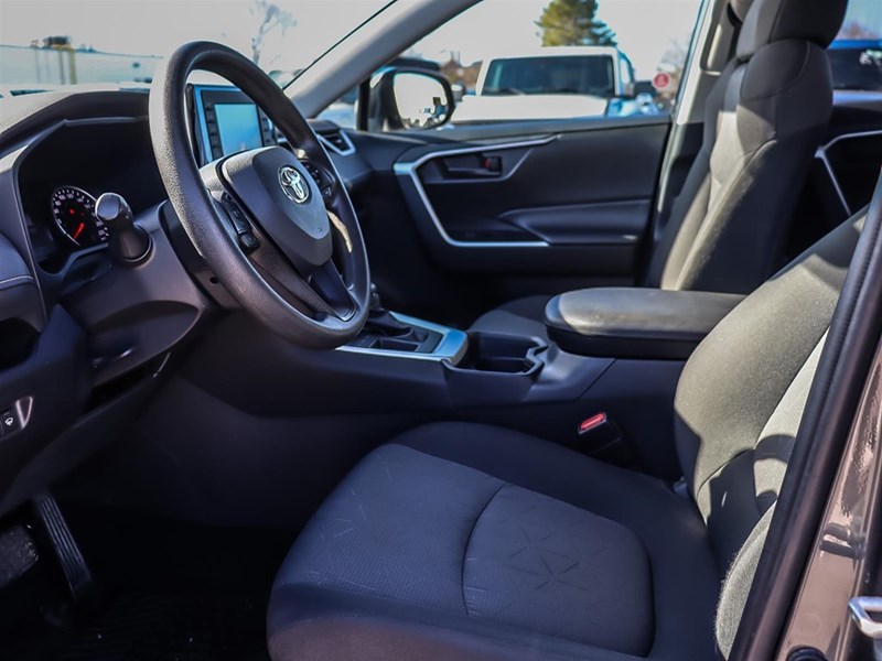 2020 Toyota Rav4 LE FWD