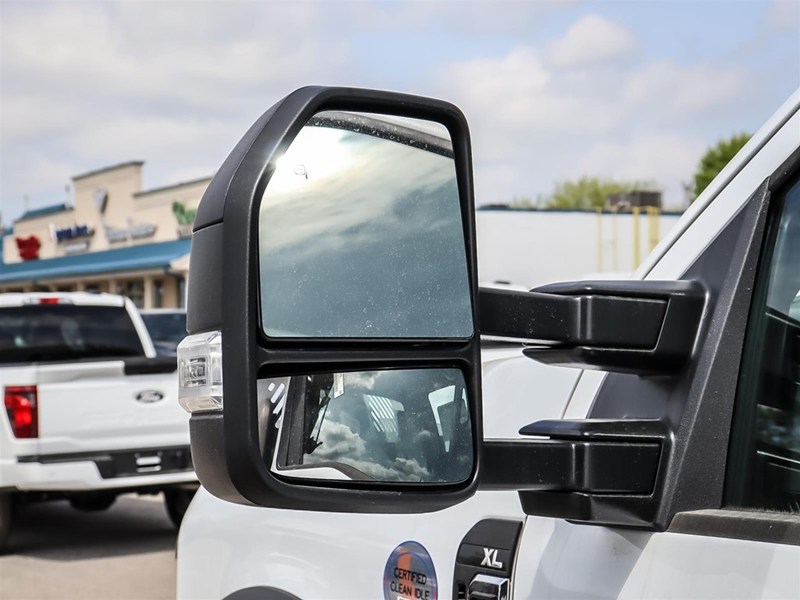 2026 Ford Super Duty F-550 Drw XL 4WD Reg Cab 145