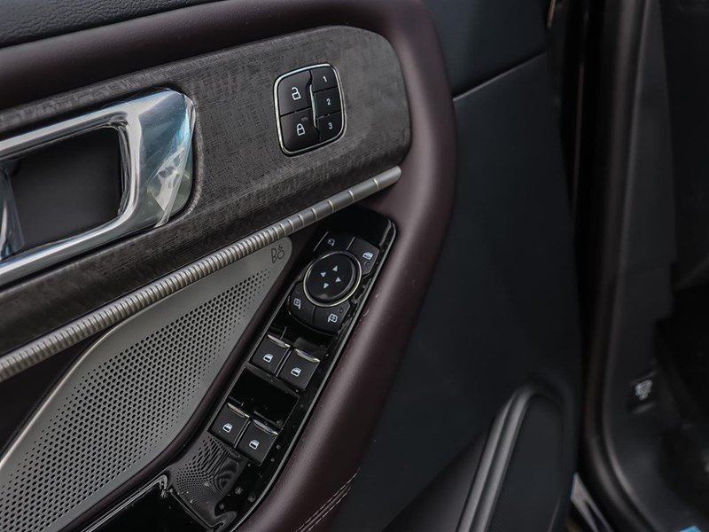 2026 Ford Explorer Platinum 4WD