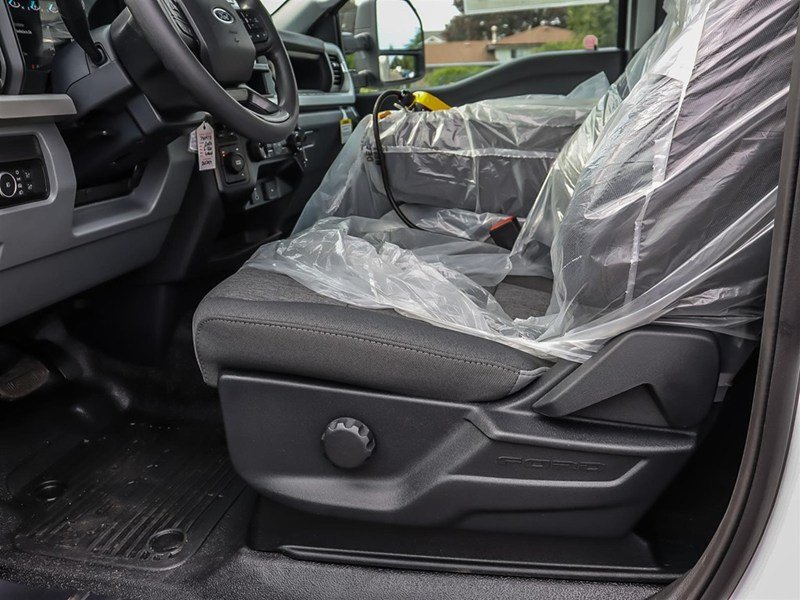2026 Ford Super Duty F-550 Drw XL 4WD Reg Cab 145