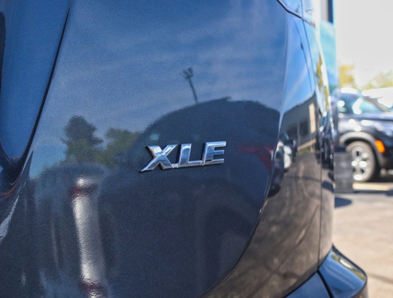 2018 Toyota Rav4 FWD Xle/ Super Low Km/Blind Spot