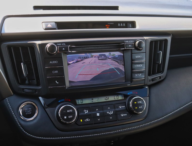 2018 Toyota Rav4 FWD Xle/ Super Low Km/Blind Spot