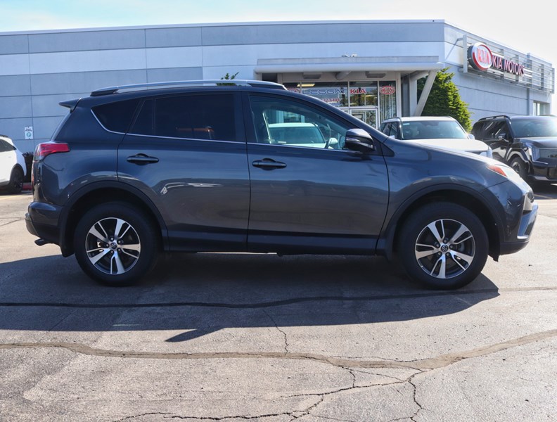 2018 Toyota Rav4 FWD Xle/ Super Low Km/Blind Spot