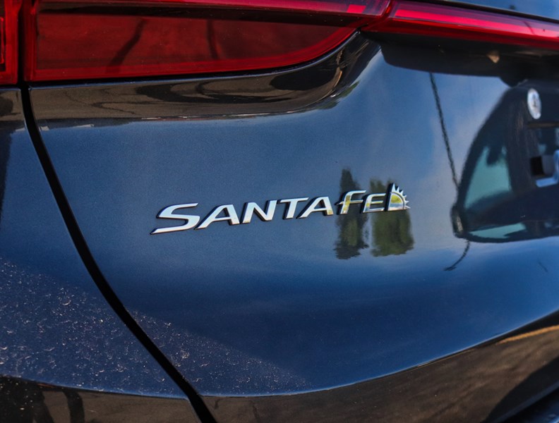 2022 Hyundai Santa Fe Trend Awd/Leather/Roof/Clean Carfax
