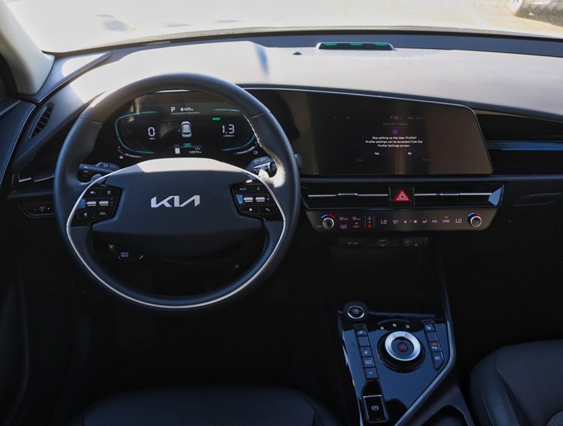 2024 Kia Niro Plug-In Hybrid 1000Km/Tank/Best In Class Cargo/Off-Lease