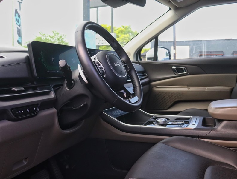 2025 Kia Carnival Hybrid 1000 Km/Tank/Best In Class 3 Row/Bought Here