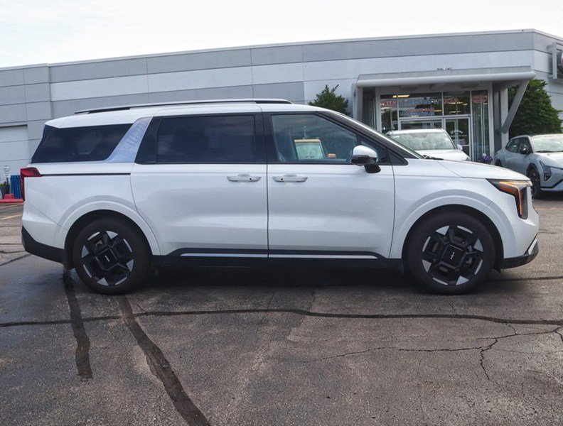 2025 Kia Carnival Hybrid 1000 Km/Tank/Best In Class 3 Row/Bought Here