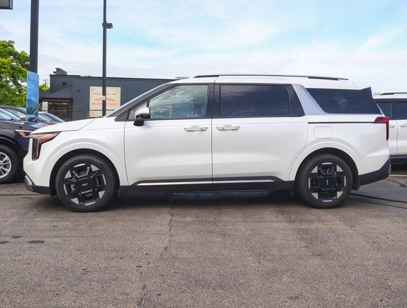 2025 Kia Carnival Hybrid 1000 Km/Tank/Best In Class 3 Row/Bought Here