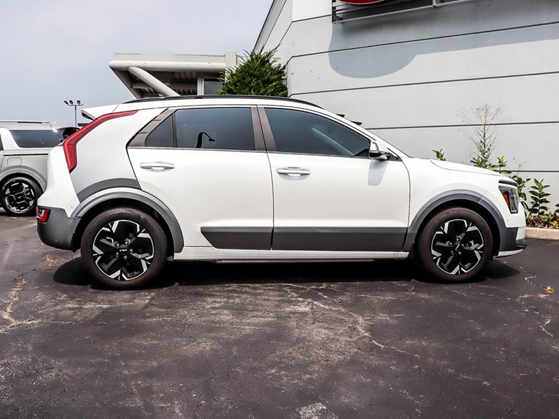 2024 Kia Niro EV Wave Demo | Sunroof | Push Start |  Carplay | GPS