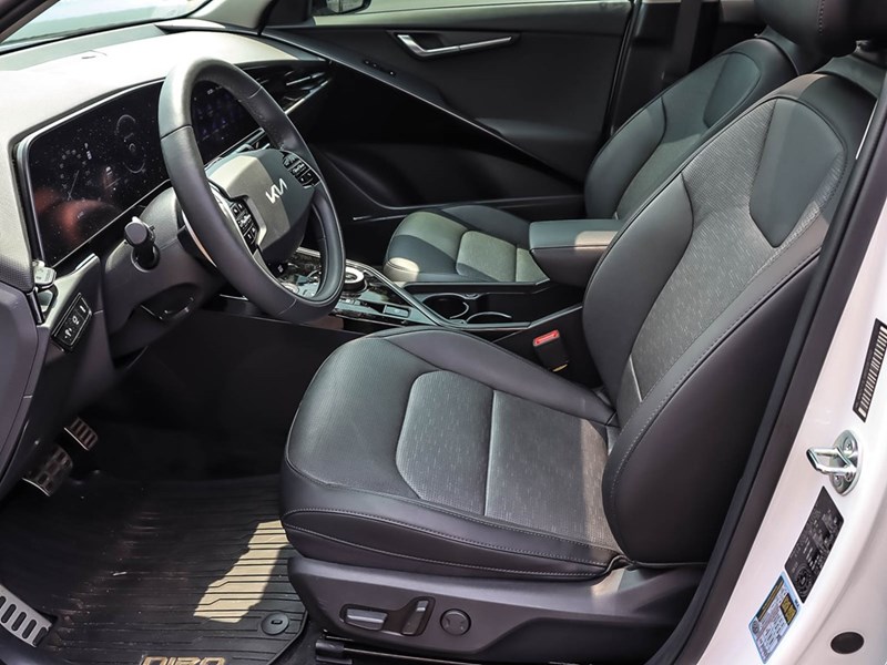 2024 Kia Niro EV Wave Demo | Sunroof | Push Start |  Carplay | GPS