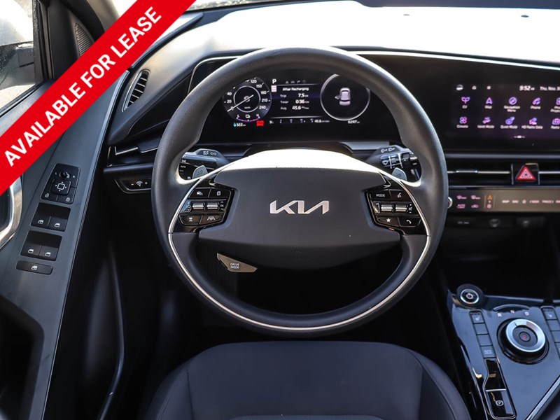 2023 Kia Niro EV Premium | Sunroof | Carplay | Dual Zone Climate