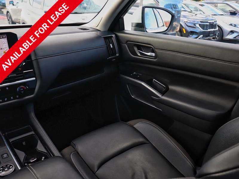 2023 Nissan Pathfinder SL | Leather | Sunroof | ProPilot | Winter Tires