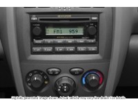 2006 Hyundai Santa Fe 4Dr Gl FWD 2.7L Auto Interior Shot 2