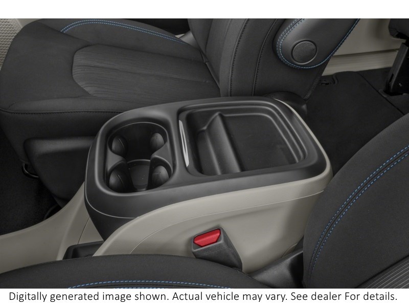 2022 Chrysler Pacifica Limited FWD Interior Shot 7
